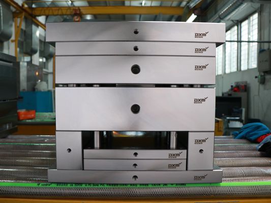 CNC που επεξεργάζεται τις πλαστικές βάσεις ISO9001 στη μηχανή φορμών PC βάσεων φορμών DME: 2015
