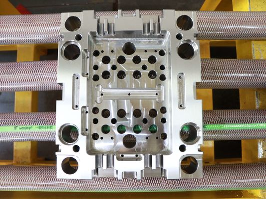 Πλαστική υψηλή ακρίβεια CNC βάσεων φορμών JIS S50c που επεξεργάζεται στη μηχανή για το μεγάλο στοματικό σύστημα νερού